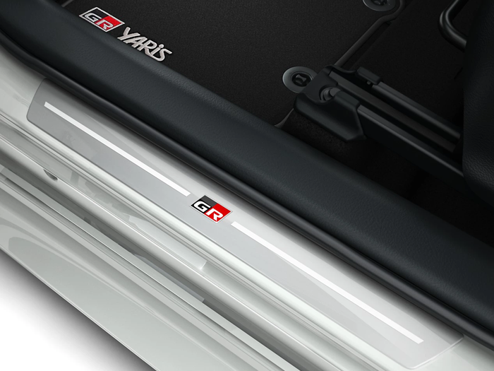 Toyota-accessoires-comfort-en-bescherming-dorpelinstaplijsten